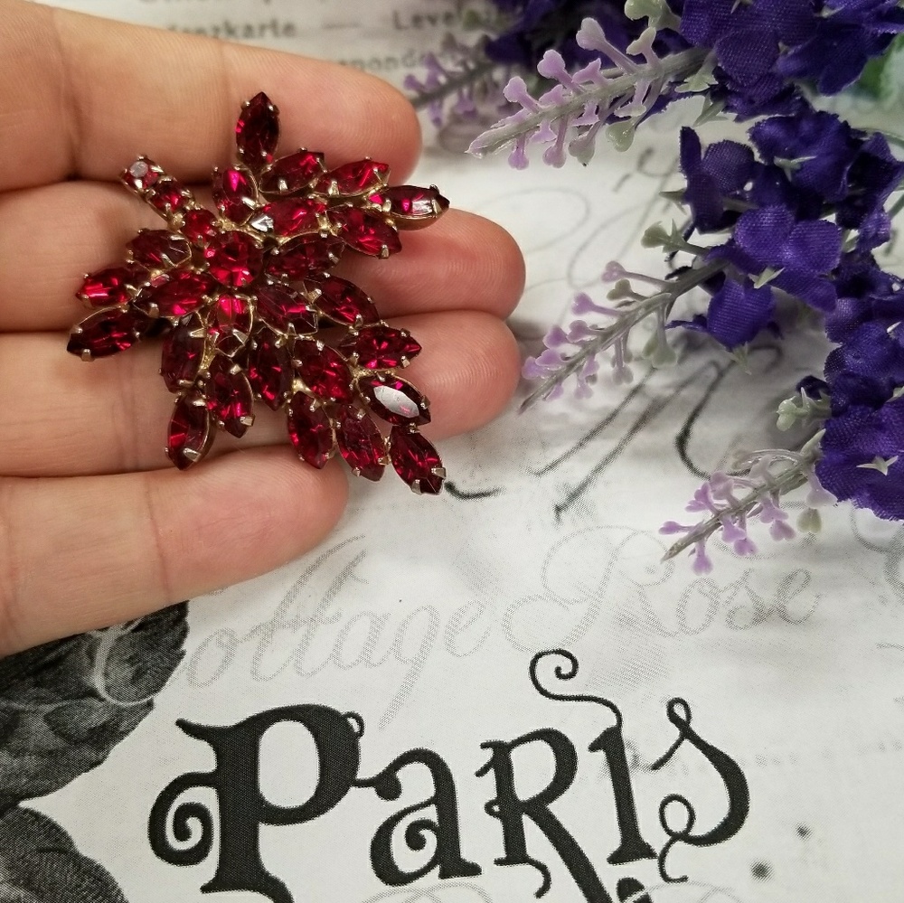 💜Amazing💖 VTG Leaf Brooch